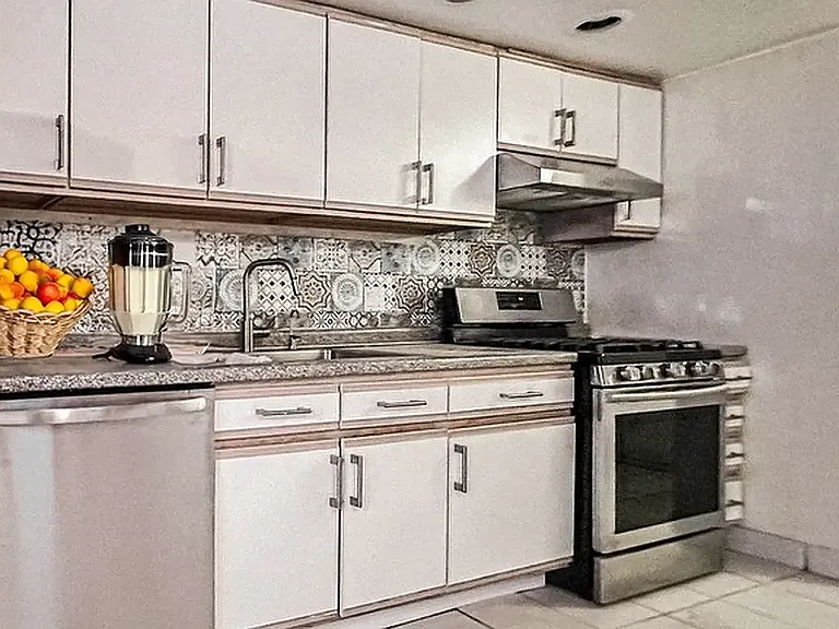 452 E 84th St #1R — Photo 5