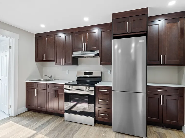 1157 Erie St E #3 — Photo 1