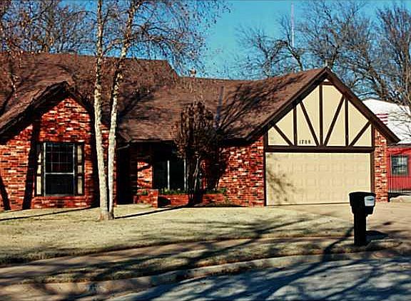 2nd image of 1708 Eastwood Cir