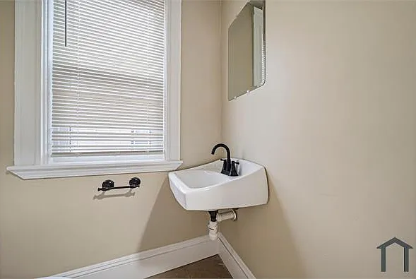 46 Astoria St #3 — Photo 7