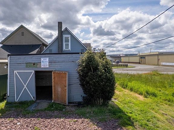 3rd image of 1118 W Wishkah St