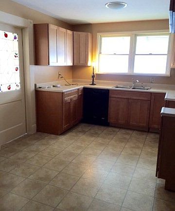 4th image of 464 Lillie St