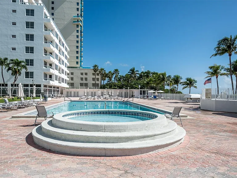5005 Collins Ave #1506 — Photo 25