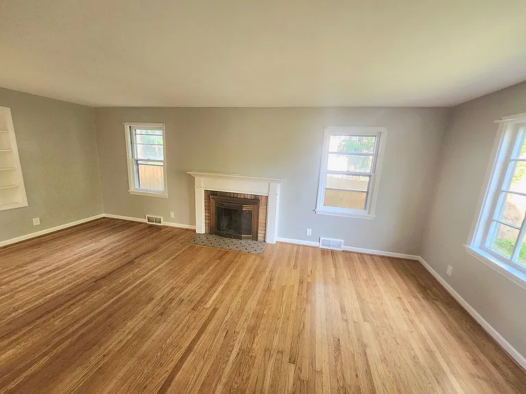 21 Glenmont Dr — Photo 6
