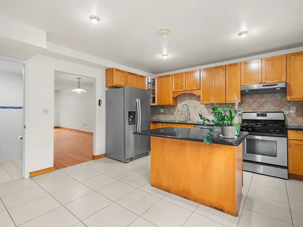 226 Grand Street image 5 of 26