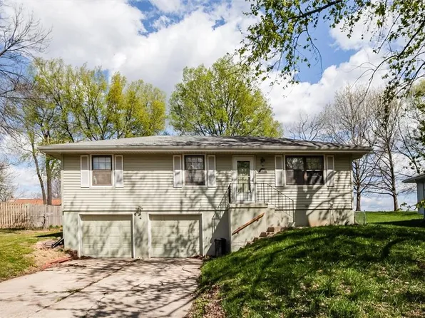 2103 S Owings St, Oak Grove, MO 64075