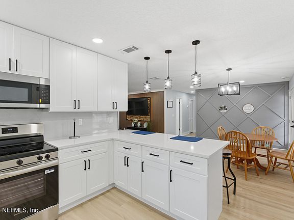 5th image of 6051 SHAKESPEARE Drive