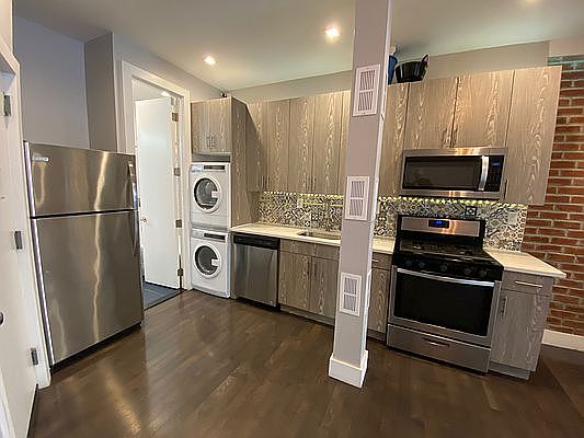 3rd image of 337 E 115th St #1I