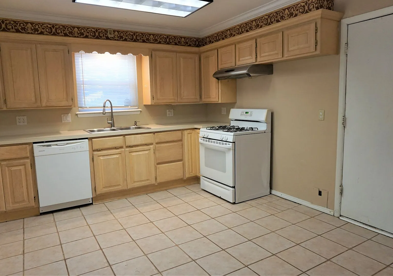 2 Bed 1.5 Bath 1 Car Garage in Henderson Hills Addition Edmond, OK — Photo 4
