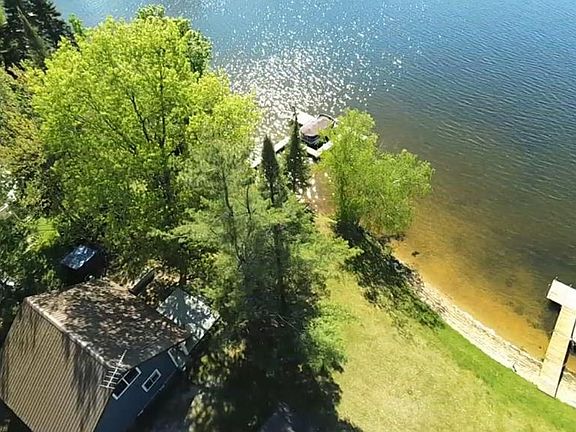 3rd image of 15966 Lakeview Dr