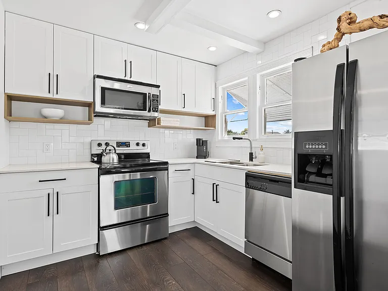 29 1/2 Ocean Breeze St — Photo 1