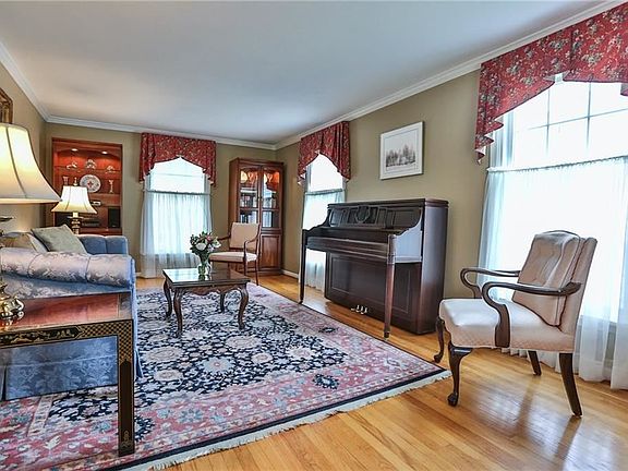 5th image of 71 Shagbark Way
