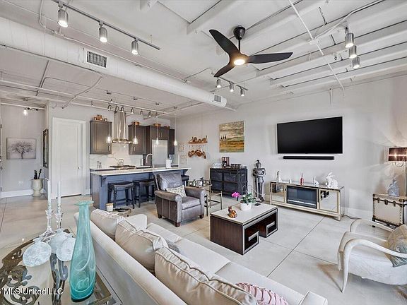 5th image of 145 Republic St Unit 321