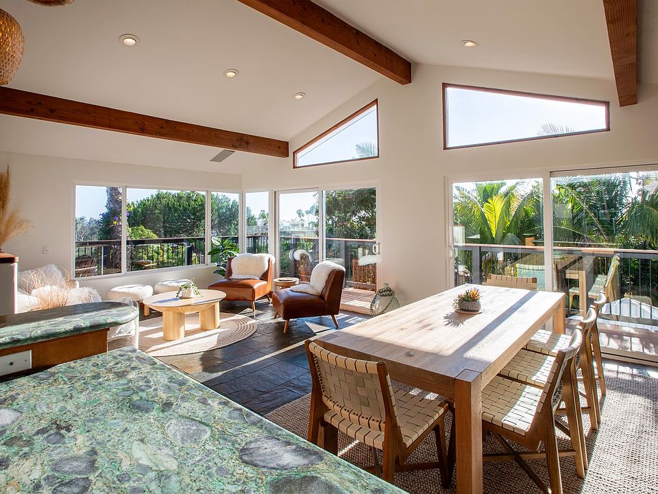 High Cielings & Natural Lighting