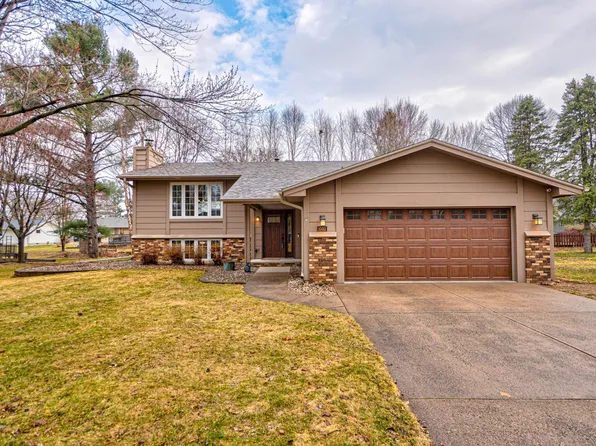 1003 Falcon Dr, River Falls, WI 54022
