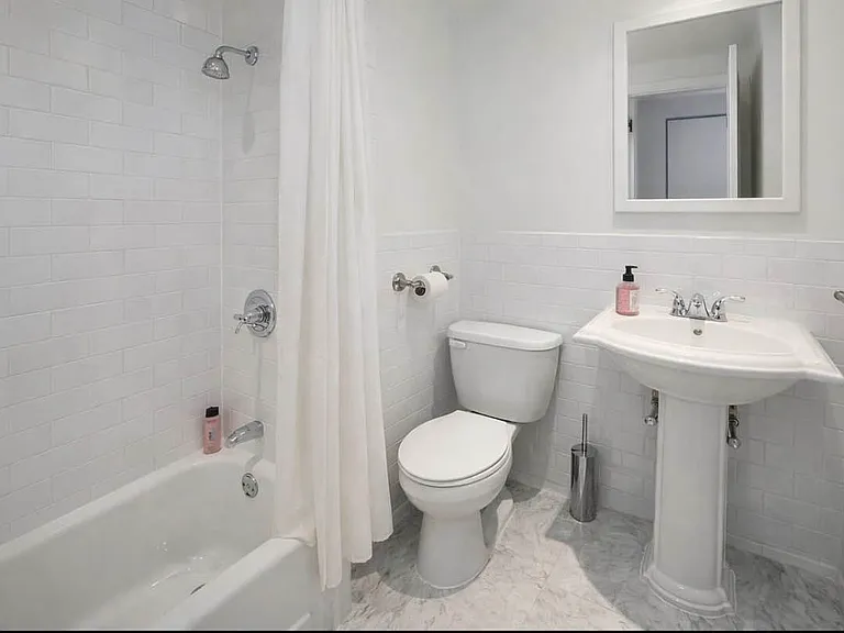 316 W 14th St #1 — Photo 5