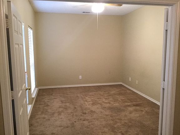 4th image of 4810 Highlands Dr