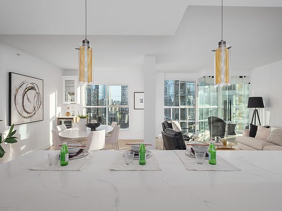 5th image of 909 Burrard St #1705