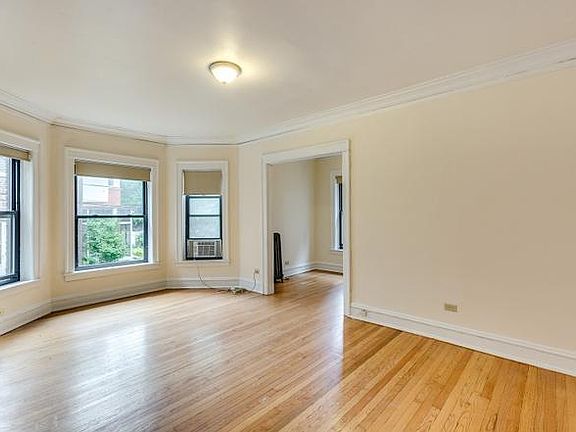 2nd image of 5841 S Blackstone Ave #110
