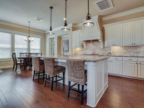 3rd image of 1020 Holston Hills Trl