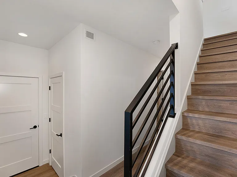 3212 NE 70th St #B — Photo 3