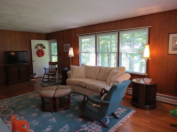 3rd image of 80 Towe Ln