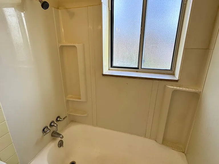 816 Perry Highway — Photo 22