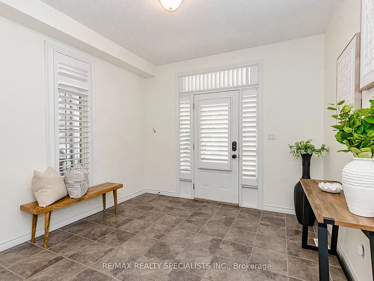 117 Norma Cres #MAIN UPPER — Photo 3