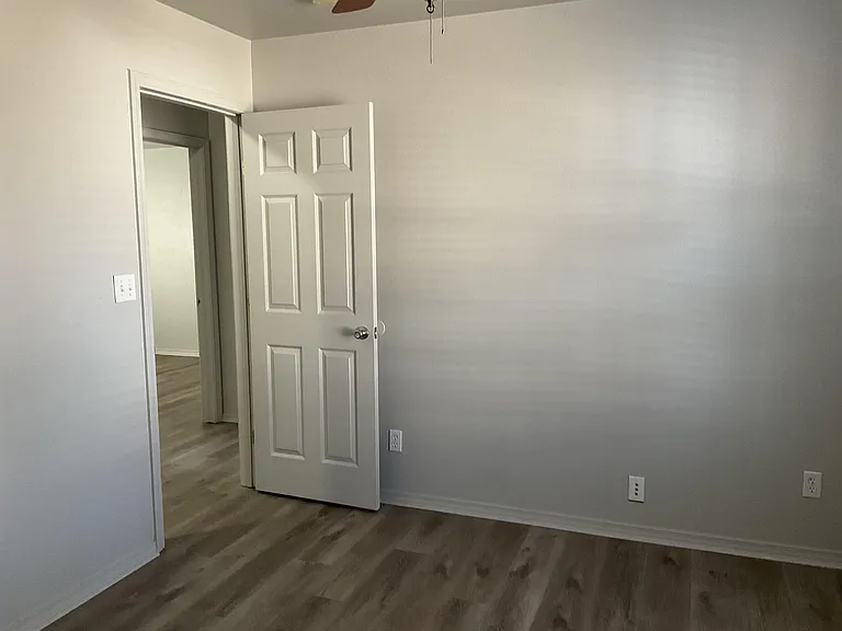 2213 E Post Oak Dr — Photo 10