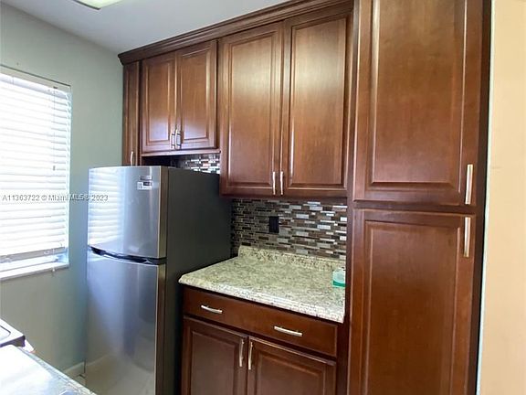 3rd image of 2225 Polk St APT 1B