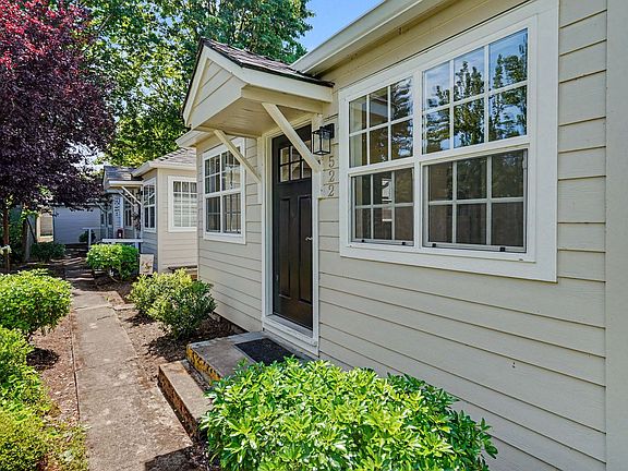 2nd image of 520 19th St NE #522