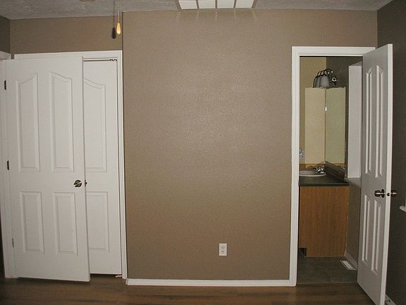 5th image of 2343 Garey Ln