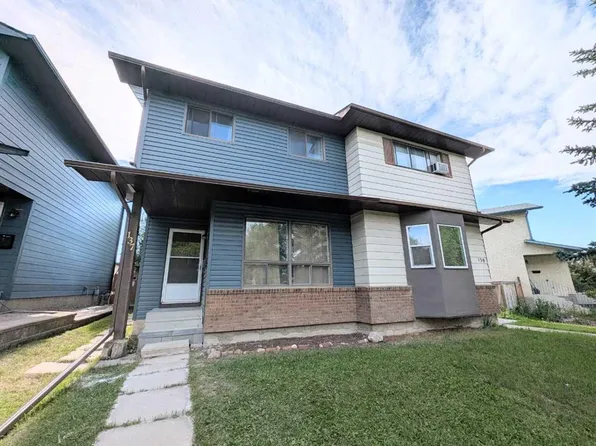 137 E Bermuda Dr NW, Calgary, AB T3K 1H6