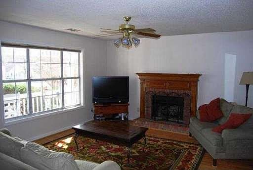 4th image of 435 Rose Creek Pl