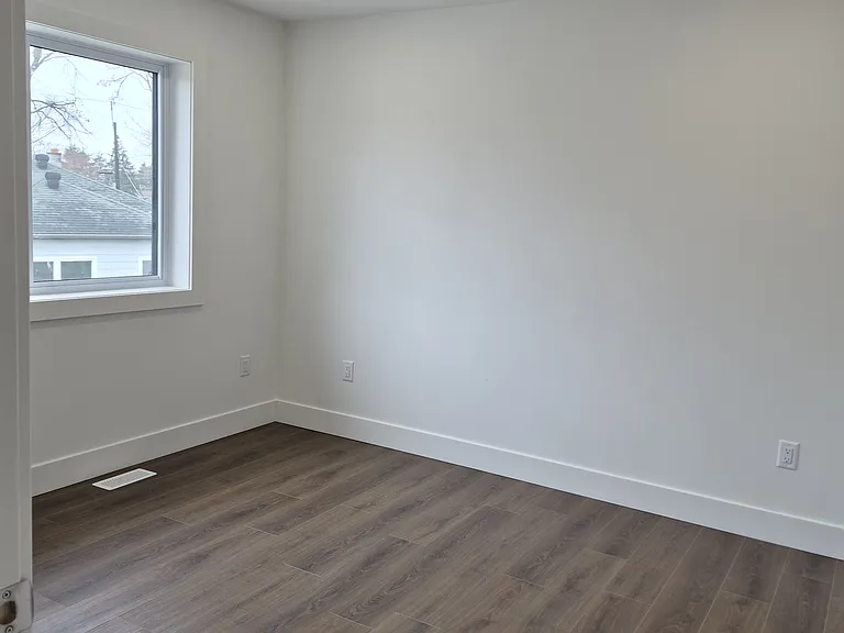 331 Bouffard Rd #5 — Photo 9