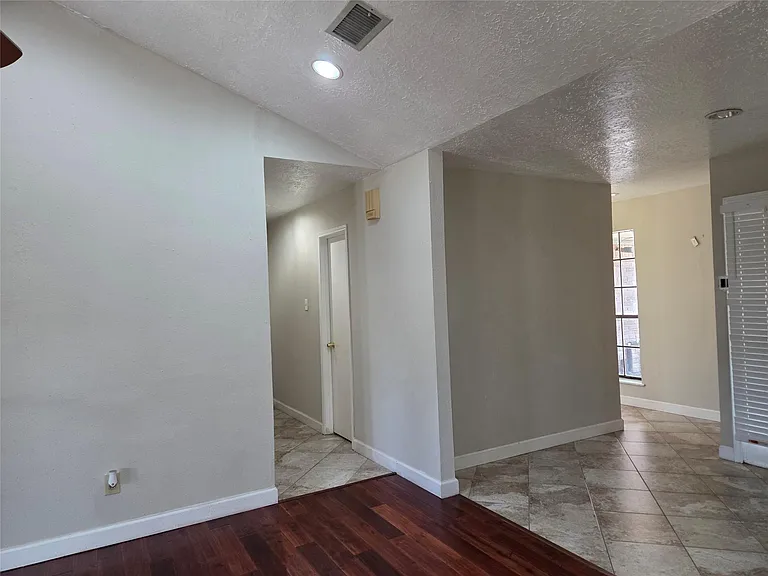 15415 Beechnut St — Photo 9