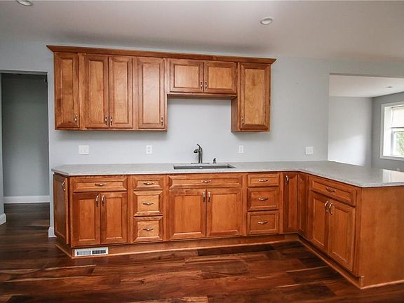 3rd image of 544 Culver Pkwy APT 4