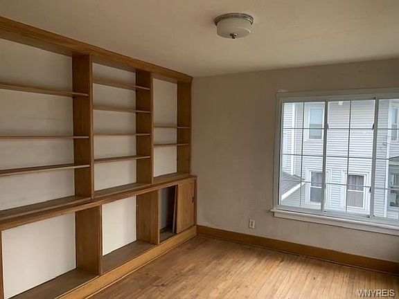 3rd image of 40 Lake St