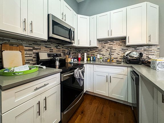 5th image of 207 Richardson St APT 2F