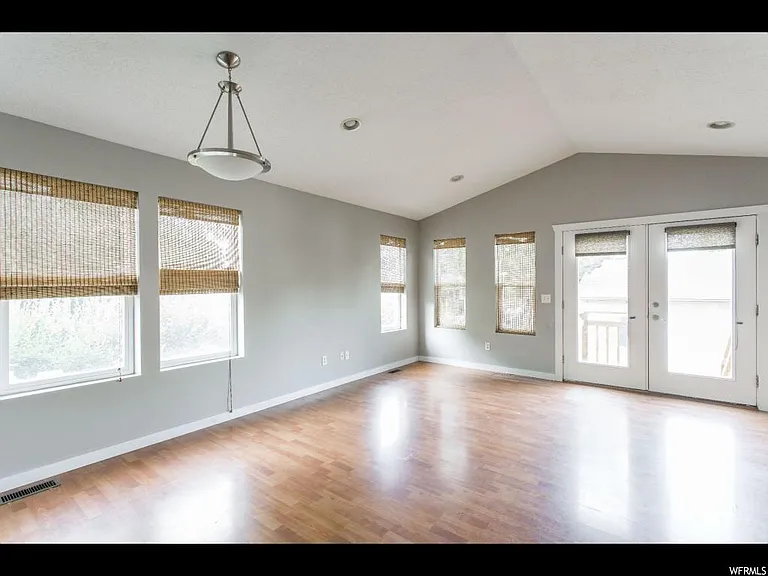 2724 S Richmond St E — Photo 18
