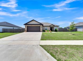 369 N Wyandotte St, Farmington, AR 72730