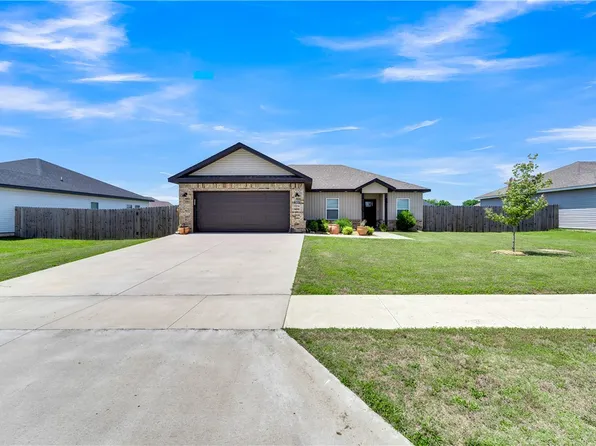 369 N Wyandotte St, Farmington, AR 72730