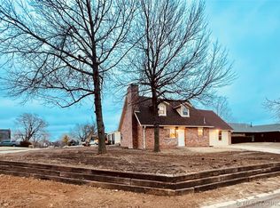 802 S Crestview Dr, Cushing, OK 74023