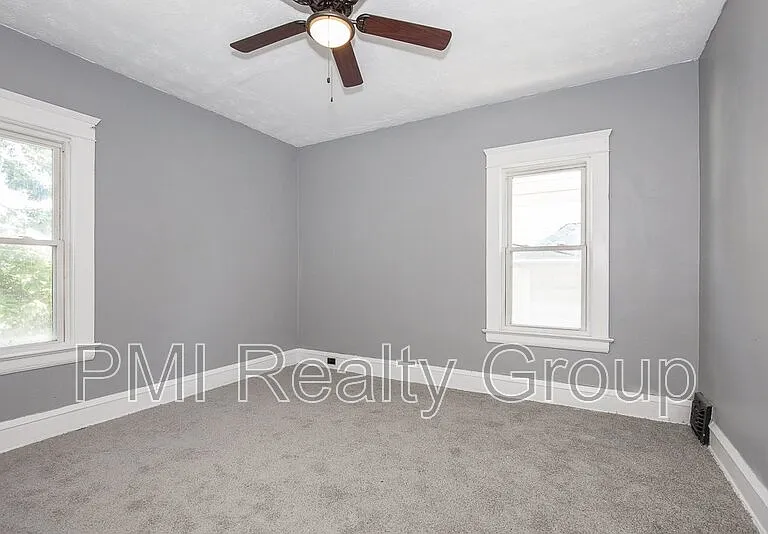 12203 Castlewood Ave — Photo 18