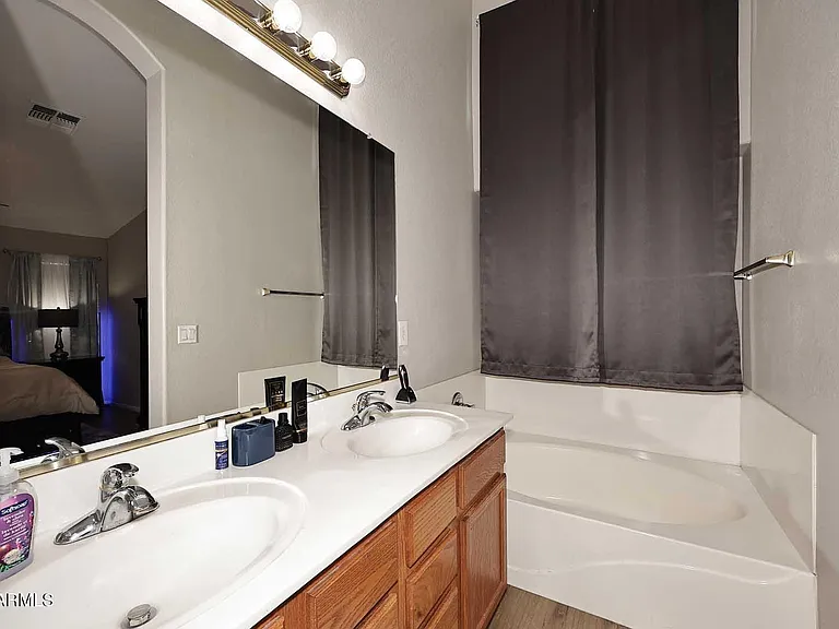 12425 W Missouri Ave — Photo 26