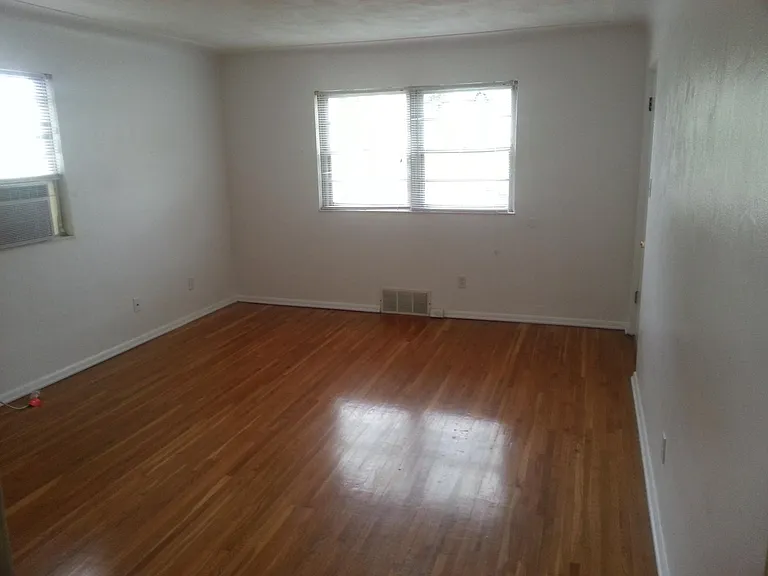 324 E Dunklin St #1 — Photo 2