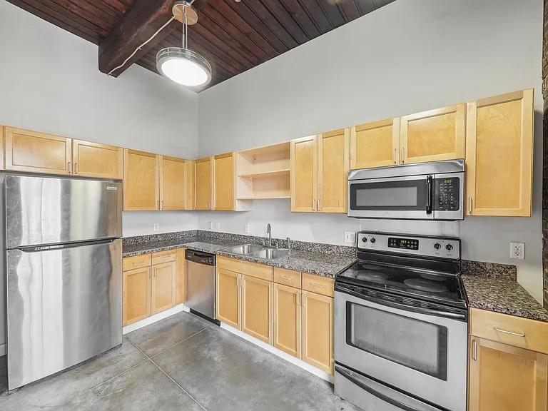 Stadium Loft Apartments — Photo 19