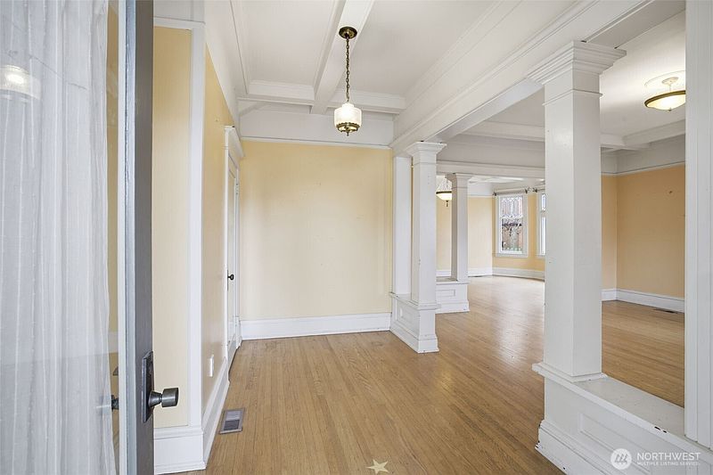 5th image of 6238 Woodlawn Avenue N