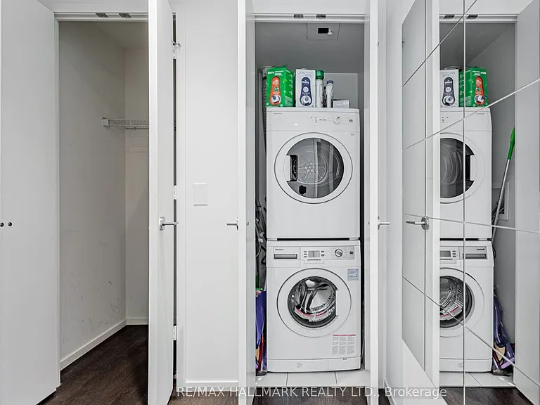 101 Charles St E #1706 — Photo 4