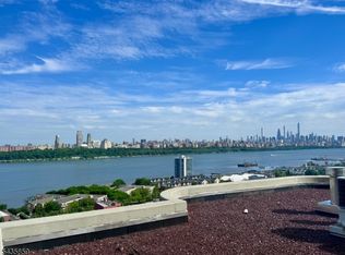 100 Carlyle Dr #N05J-5, Cliffside Park, NJ 07010